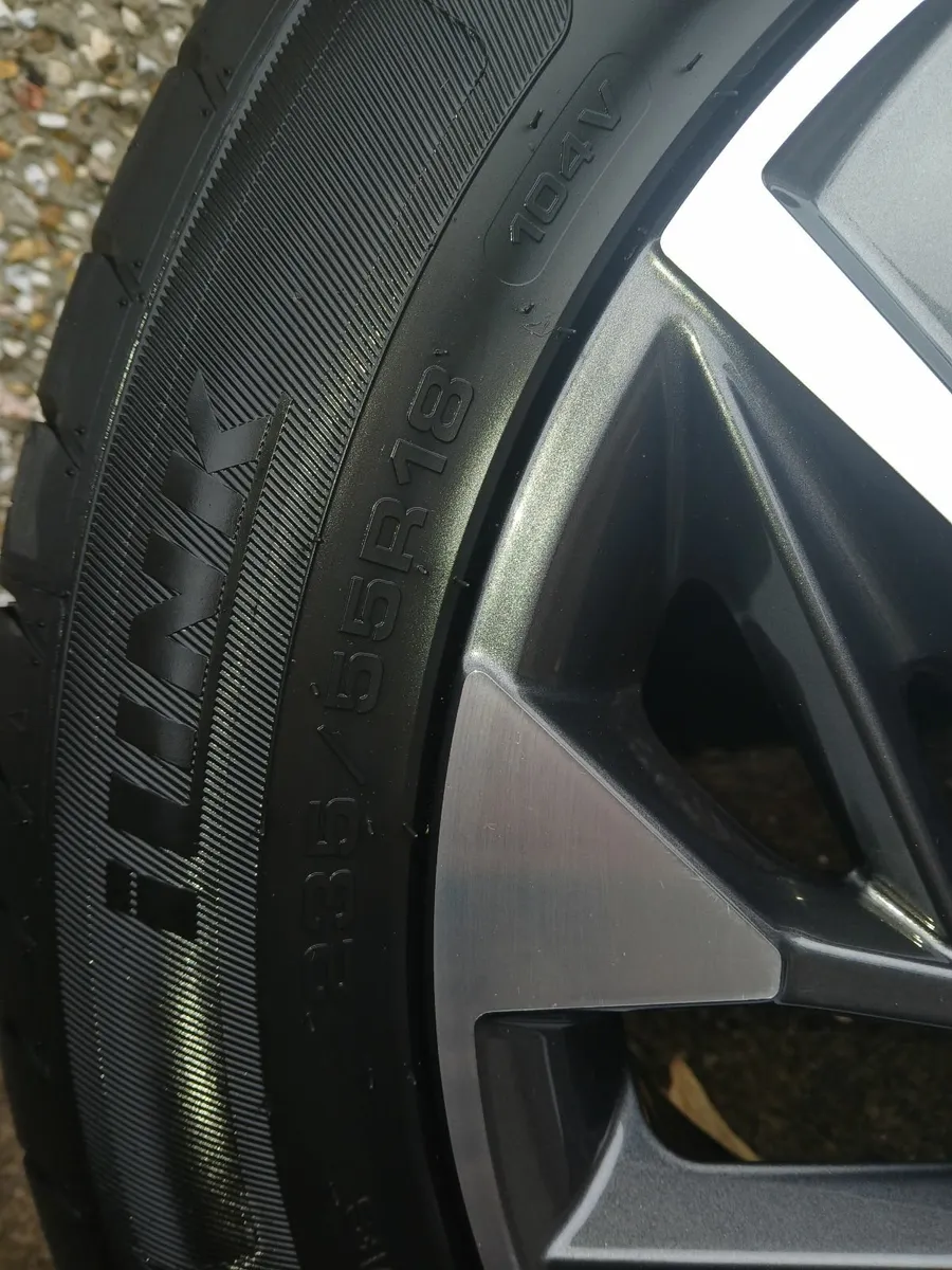 Hyundai Tuscon wheel (Alloy and Tyre) - Image 2