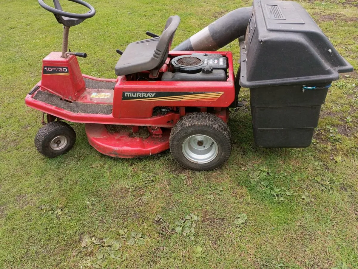 Murray Lawnmower. Briggs Stratton 10HP Engine. Law - Image 1