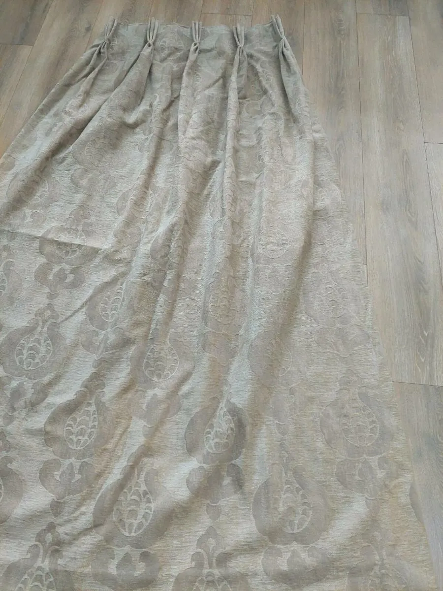 Curtains - Image 1