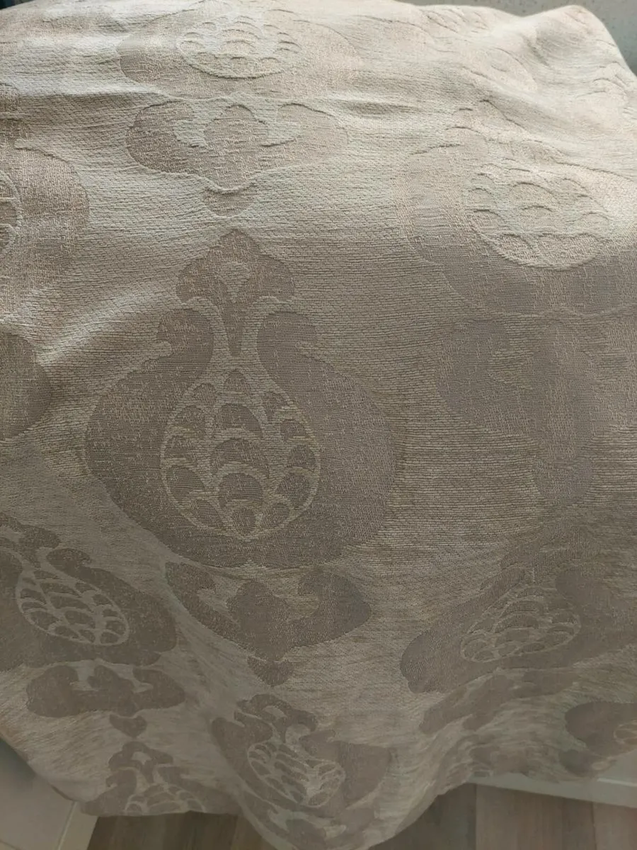 Curtains - Image 2