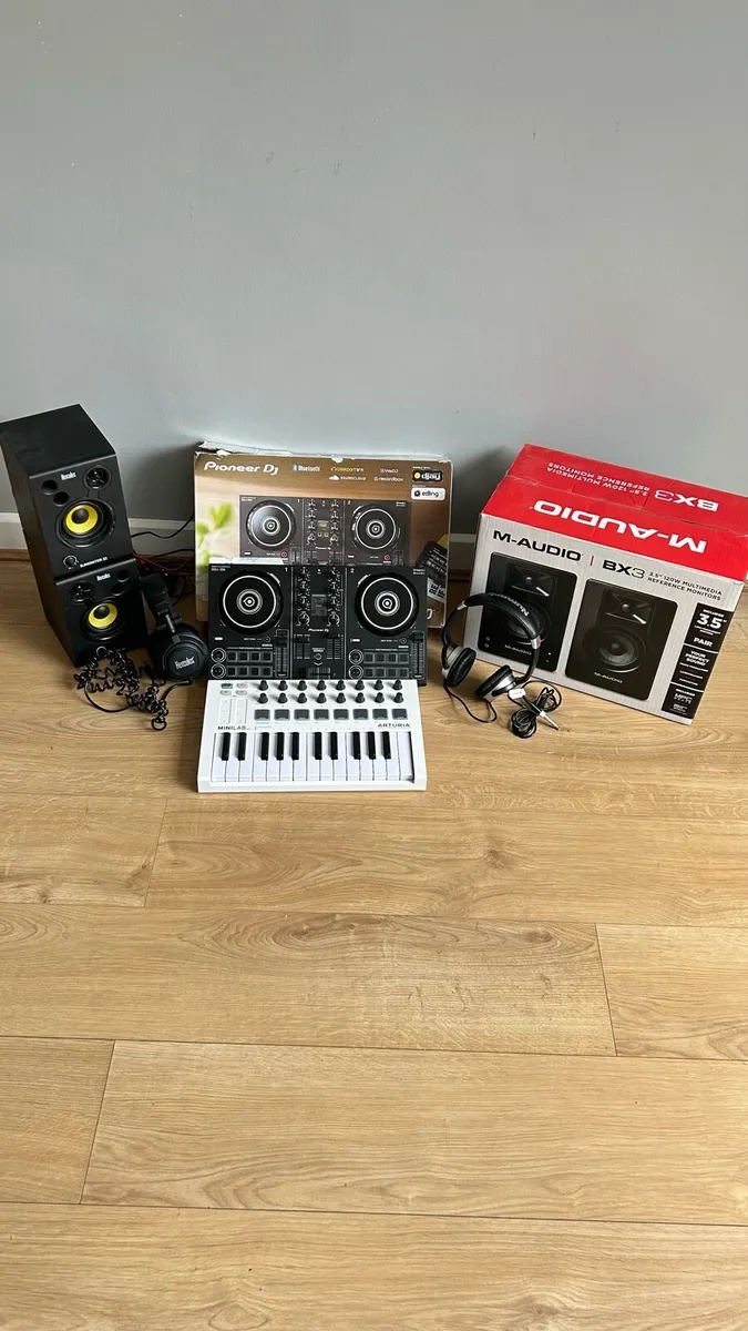 Dj equipment - Image 1