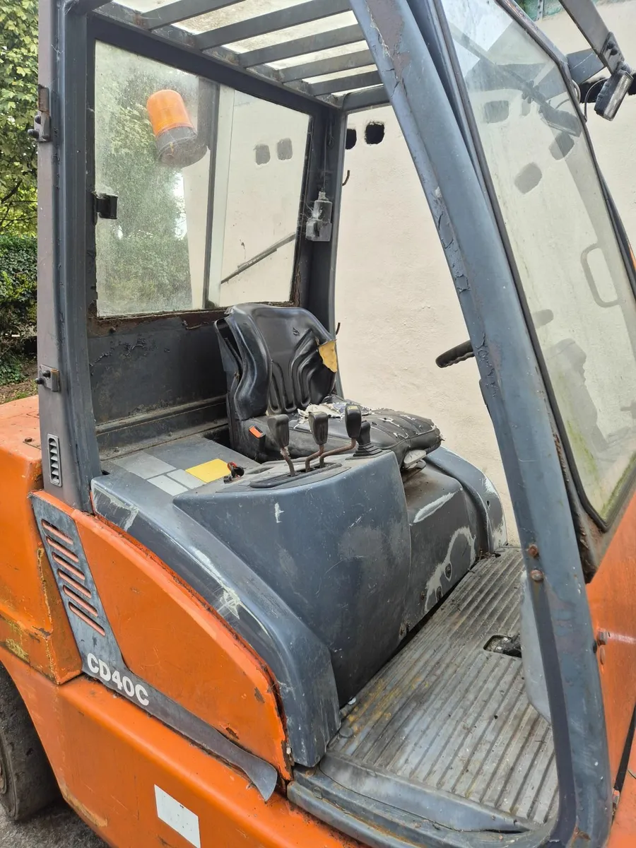 Forklift - Image 4