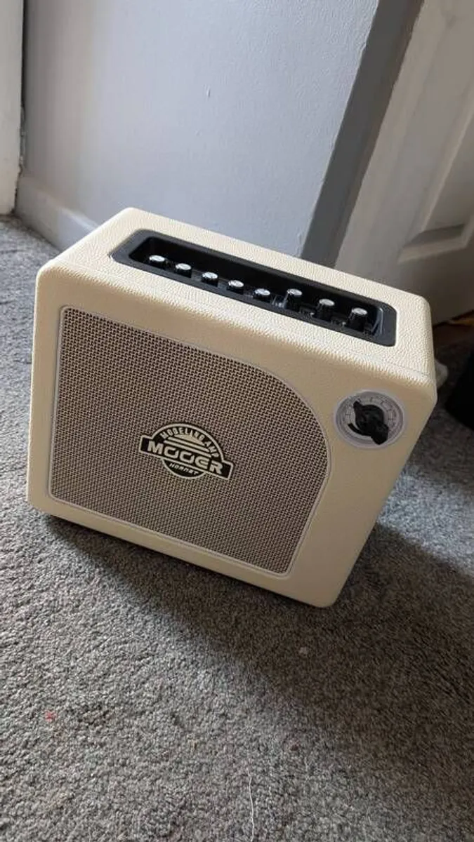 Mooer Guitar Amp - Image 1