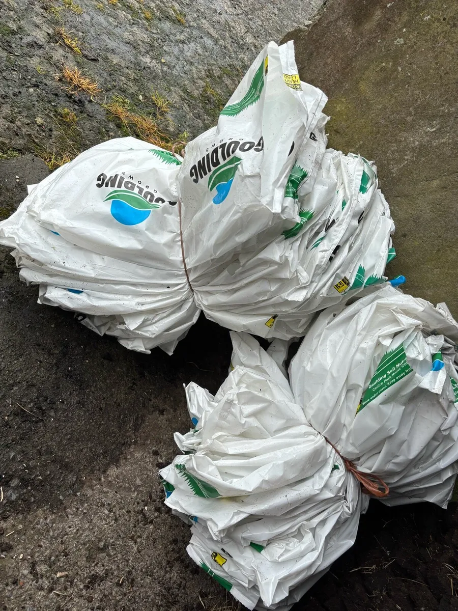 EMPTY MEAL AND FERTILISER BAGS FOR SALE - Image 1