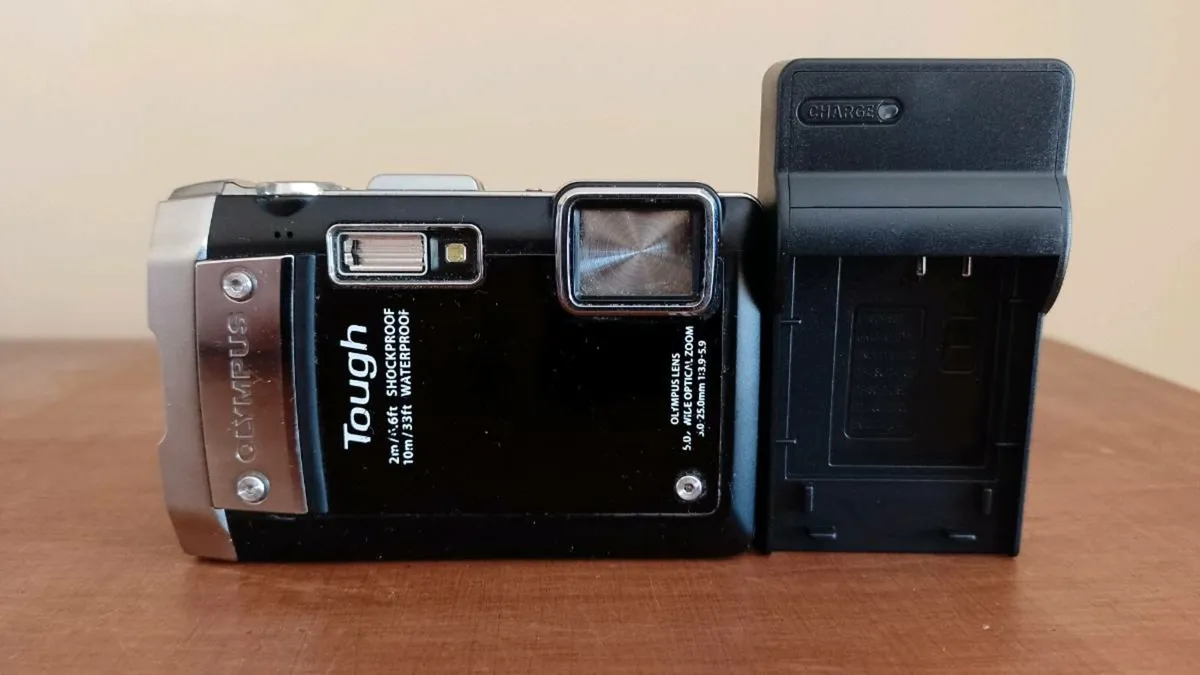 Olympus Tough tg 810 Digital Camera - Image 1