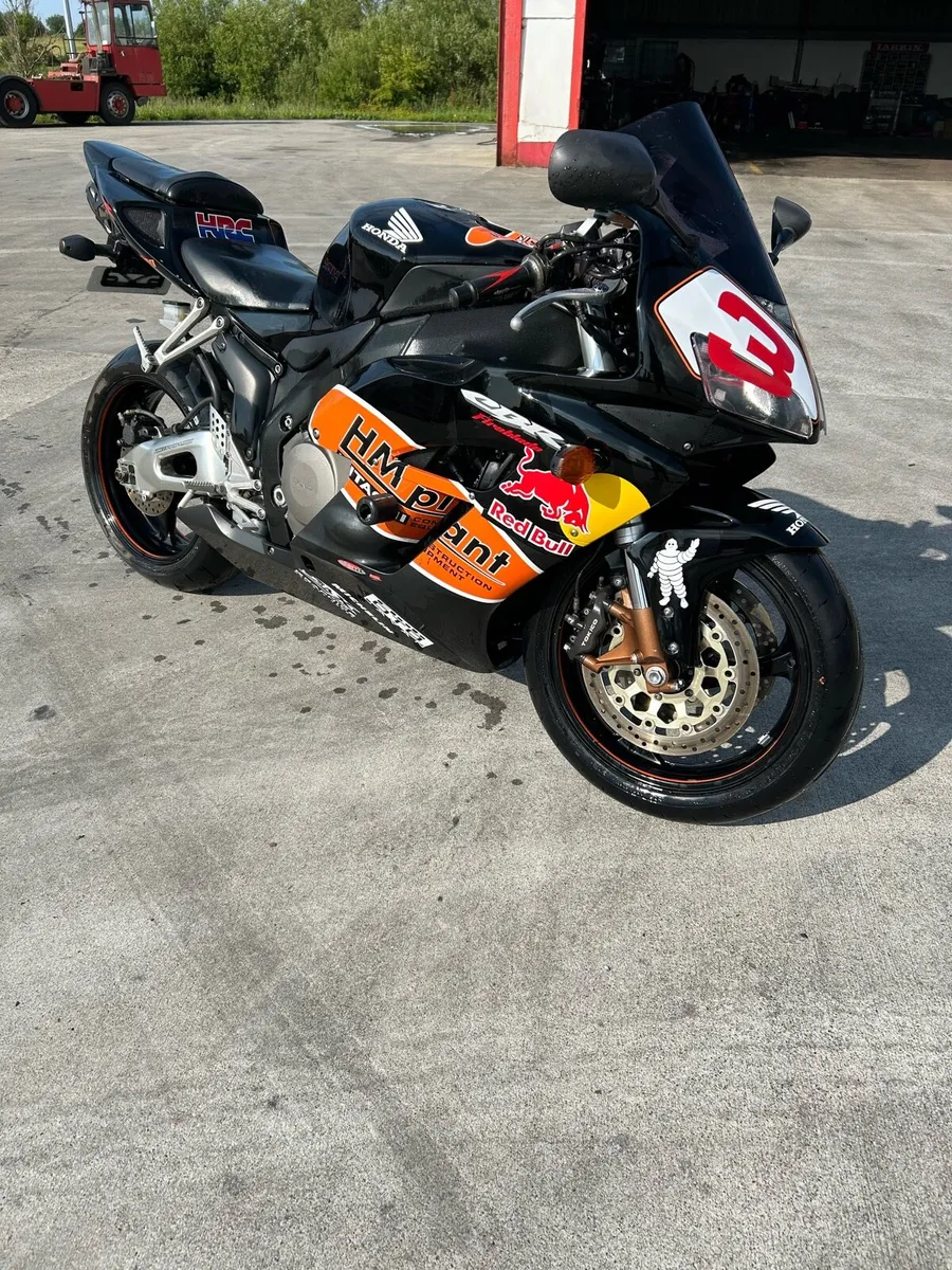 2005 CBR1000rr only 9000 miles - Image 2