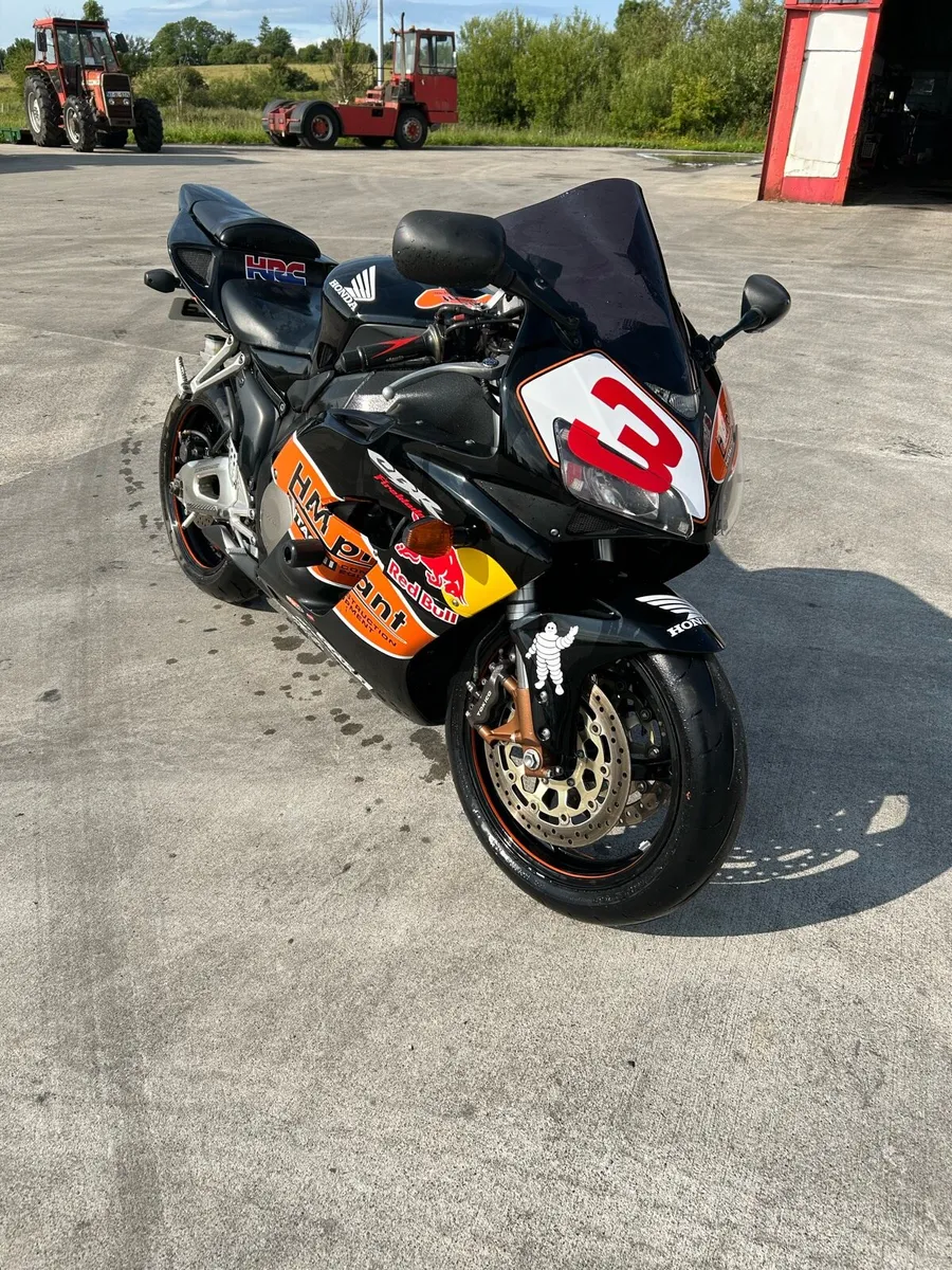 2005 CBR1000rr only 9000 miles - Image 4