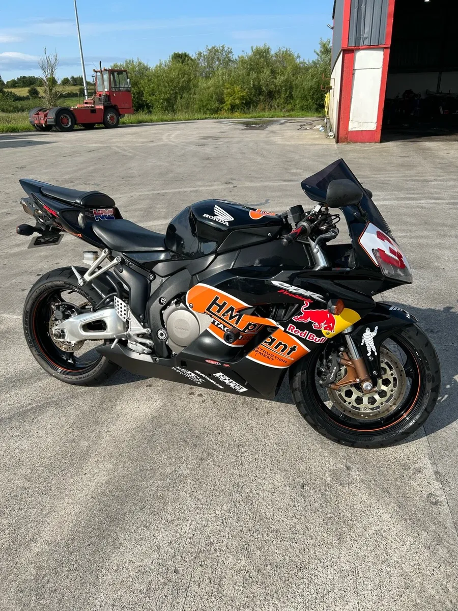 2005 CBR1000rr only 9000 miles - Image 1