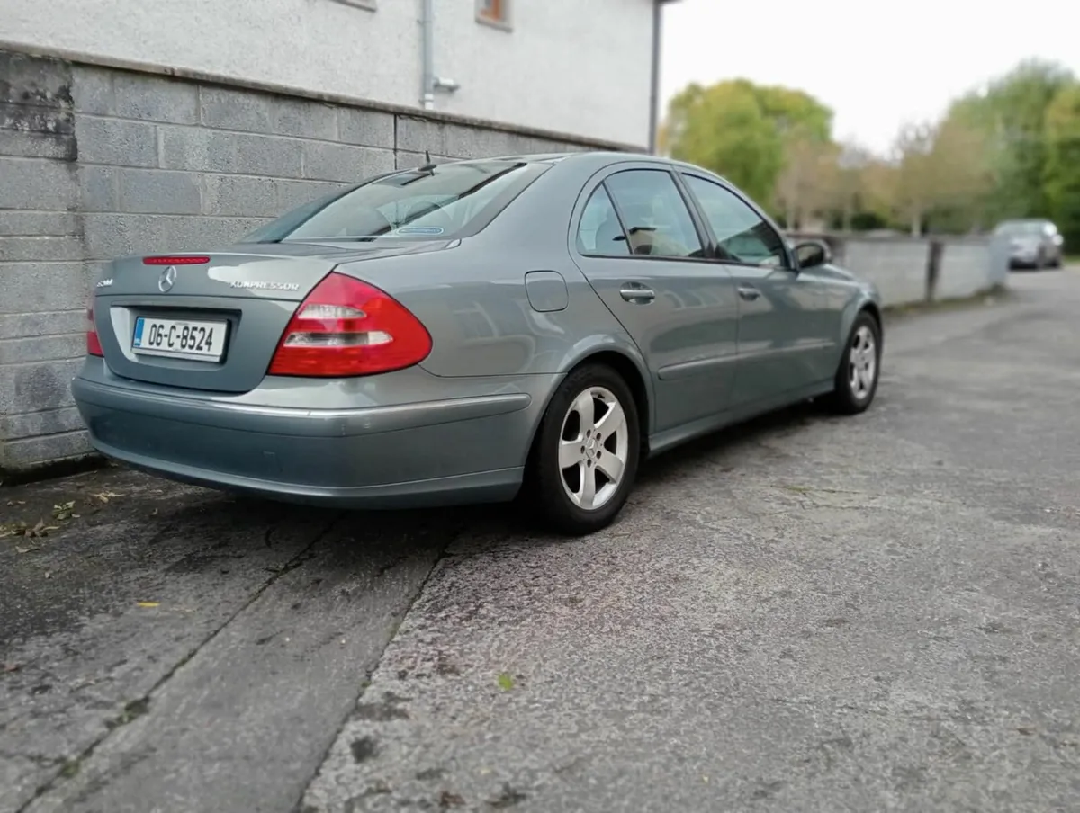 Mercedes-Benz E-Class 2006 - Image 1