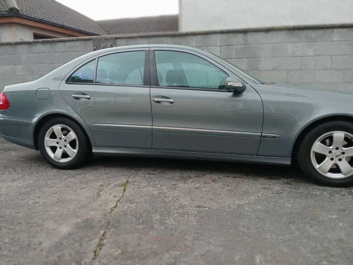 Mercedes-Benz E-Class 2006 - Image 3