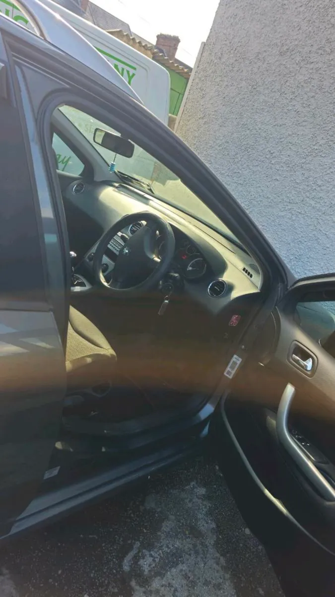 Peugeot 308 - Image 2