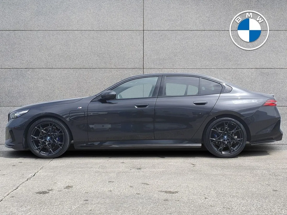 BMW 5 Series 530e M Sport Saloon - Image 4