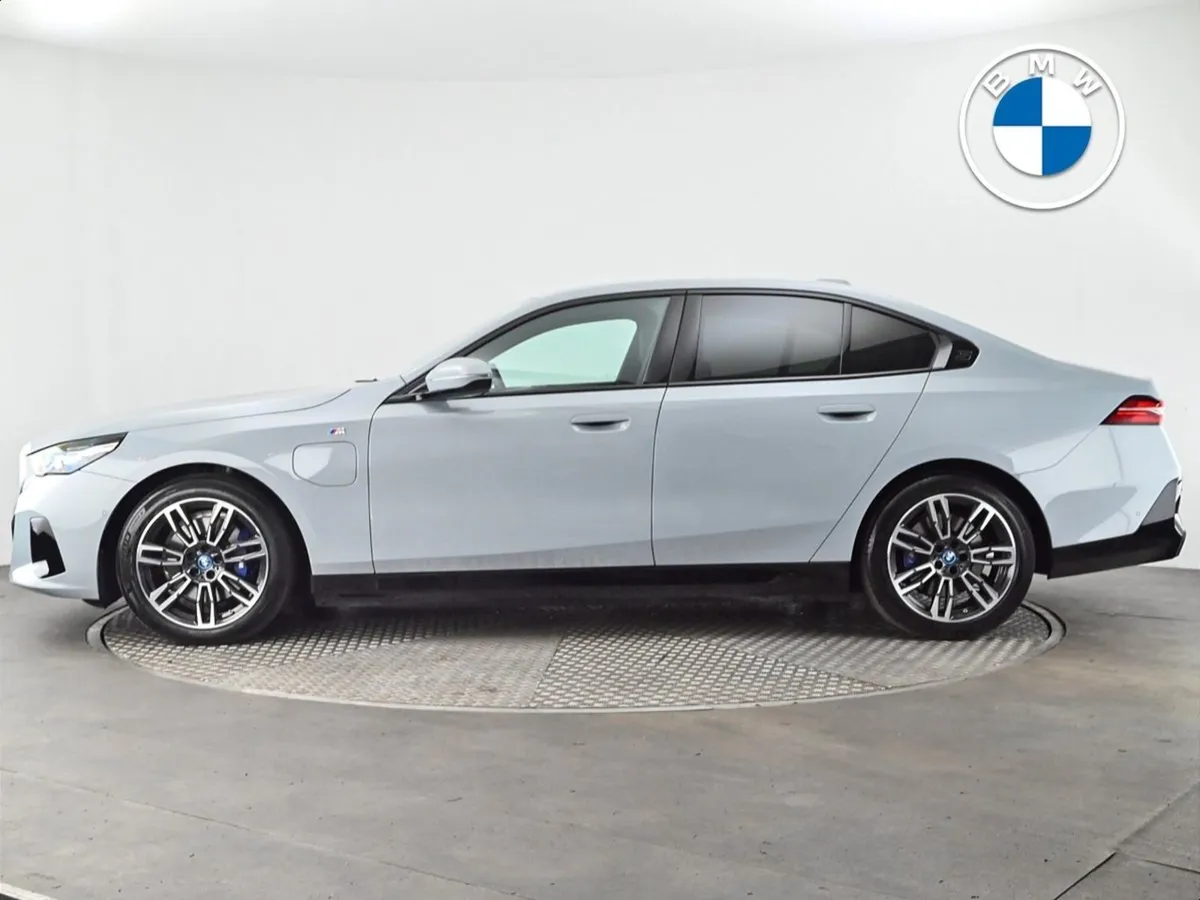 BMW 5 Series 530e M Sport Saloon - Image 3