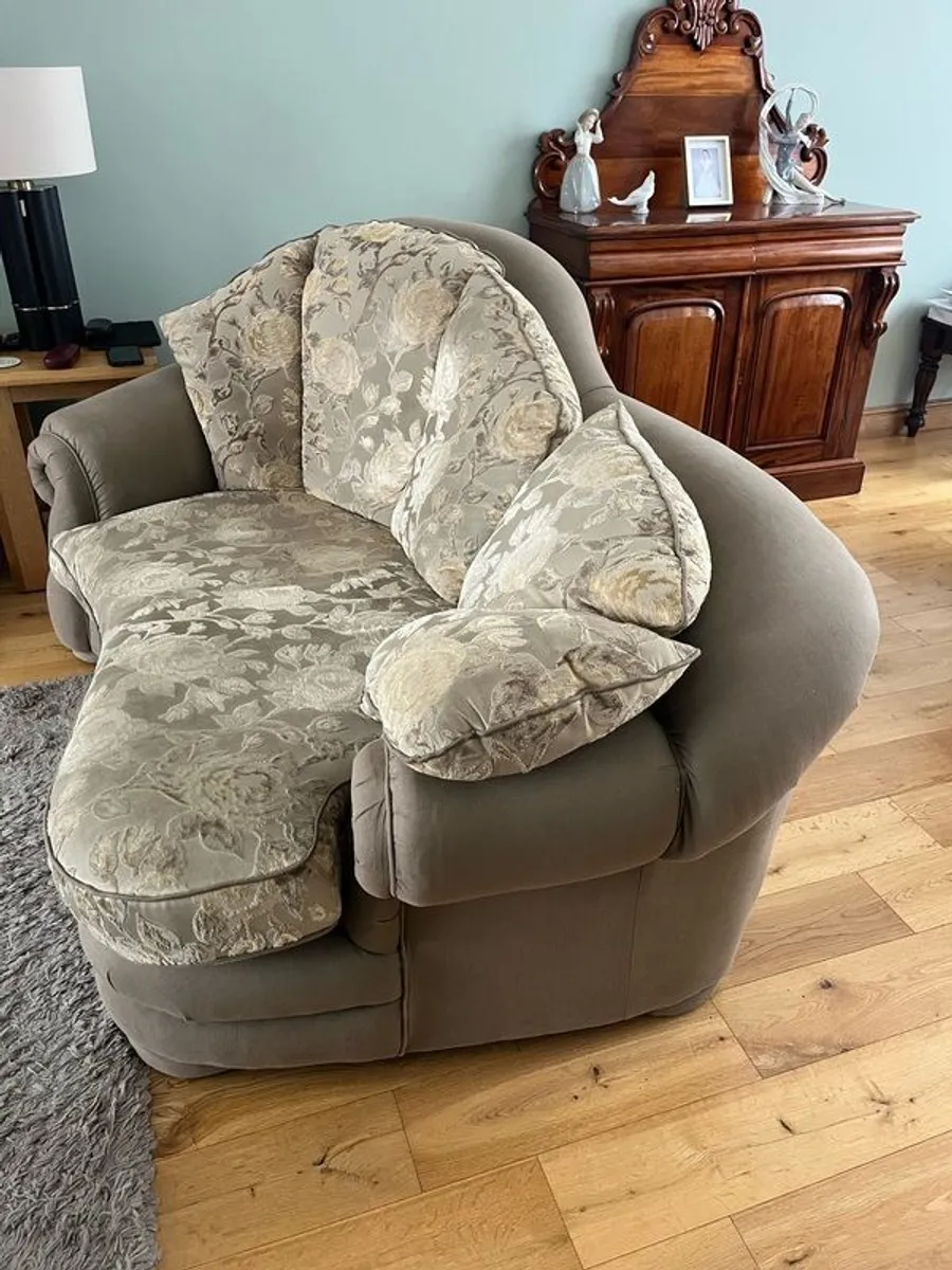 3 piece suite for sale - Image 4