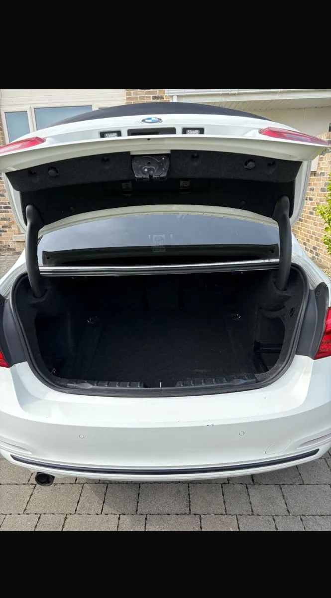 BMW 3-Series 2018 - Image 2