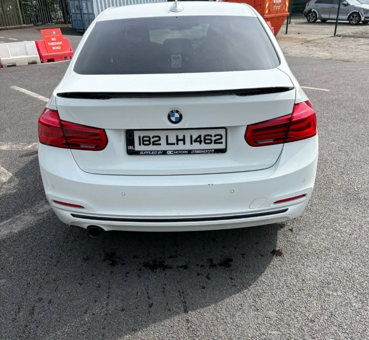BMW 3-Series 2018 - Image 3