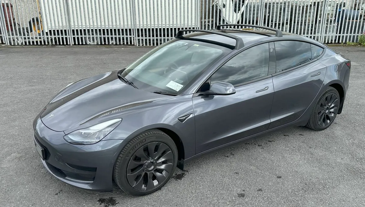 Tesla Model 3 2022 - Image 2