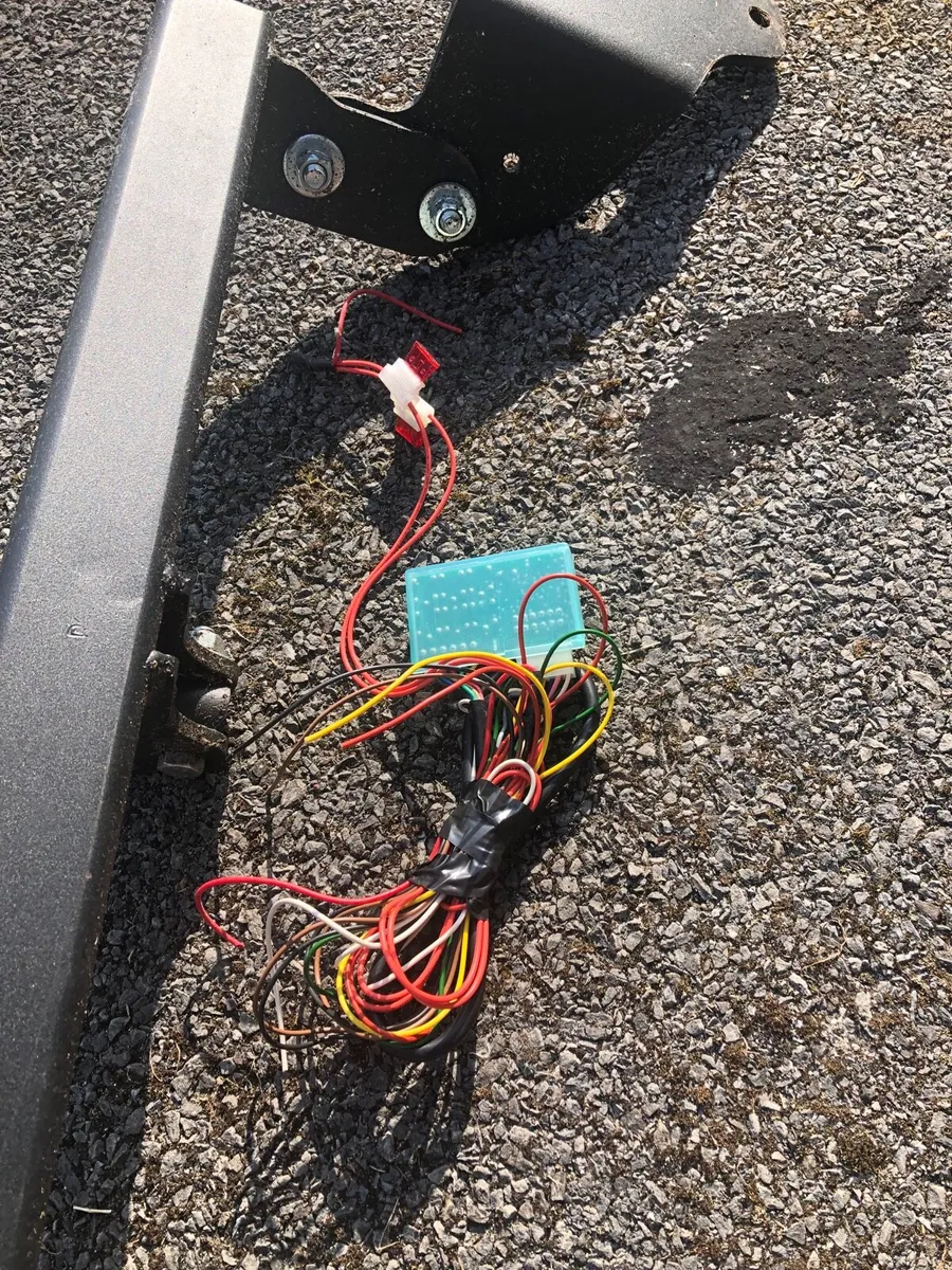 Car Hitch - Image 2