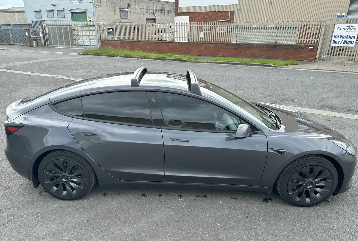 Tesla Model 3 2022 - Image 3