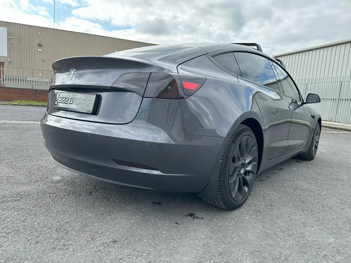 Tesla Model 3 2022 - Image 4