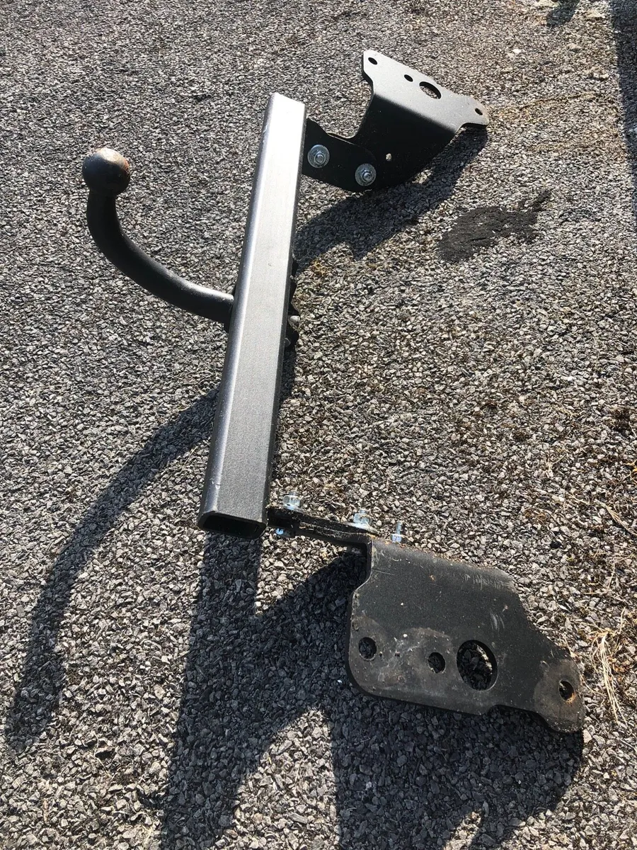 Car Hitch - Image 4