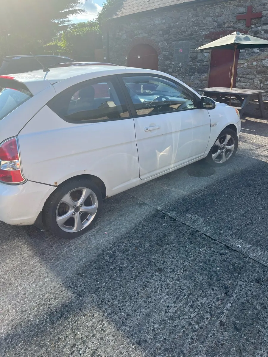 Hyundai Accent - Image 4
