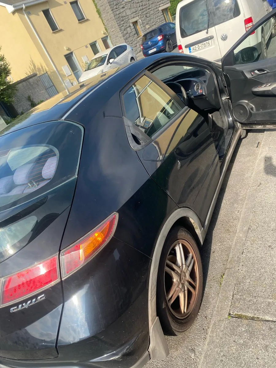 Honda Civic 2009 - Image 2
