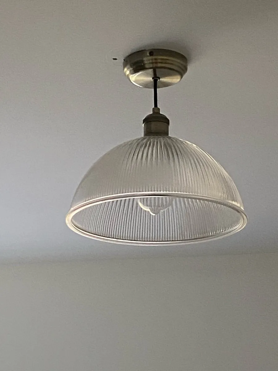 Light fixture - Image 2
