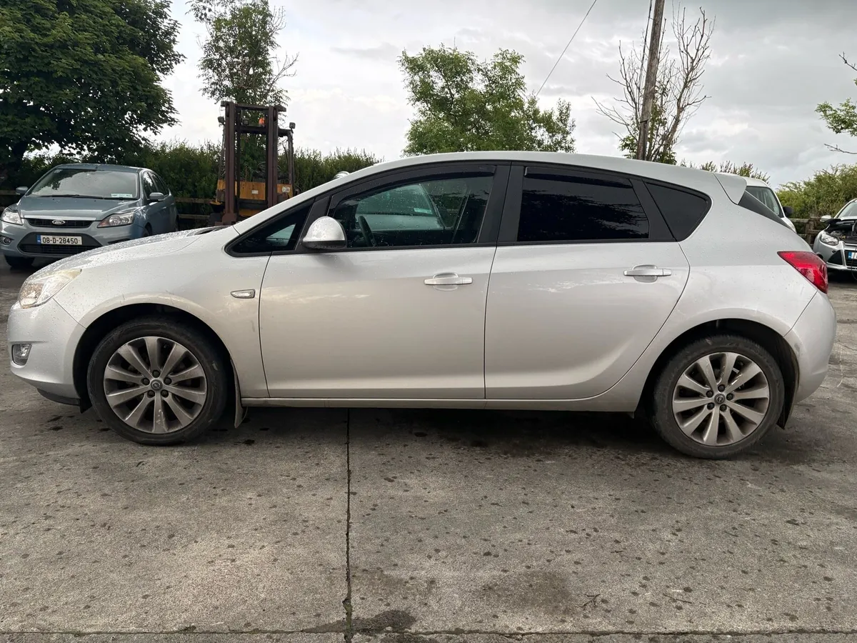 2012 Opel Astra 1.4 Petrol,Nct 02/26, - Image 1