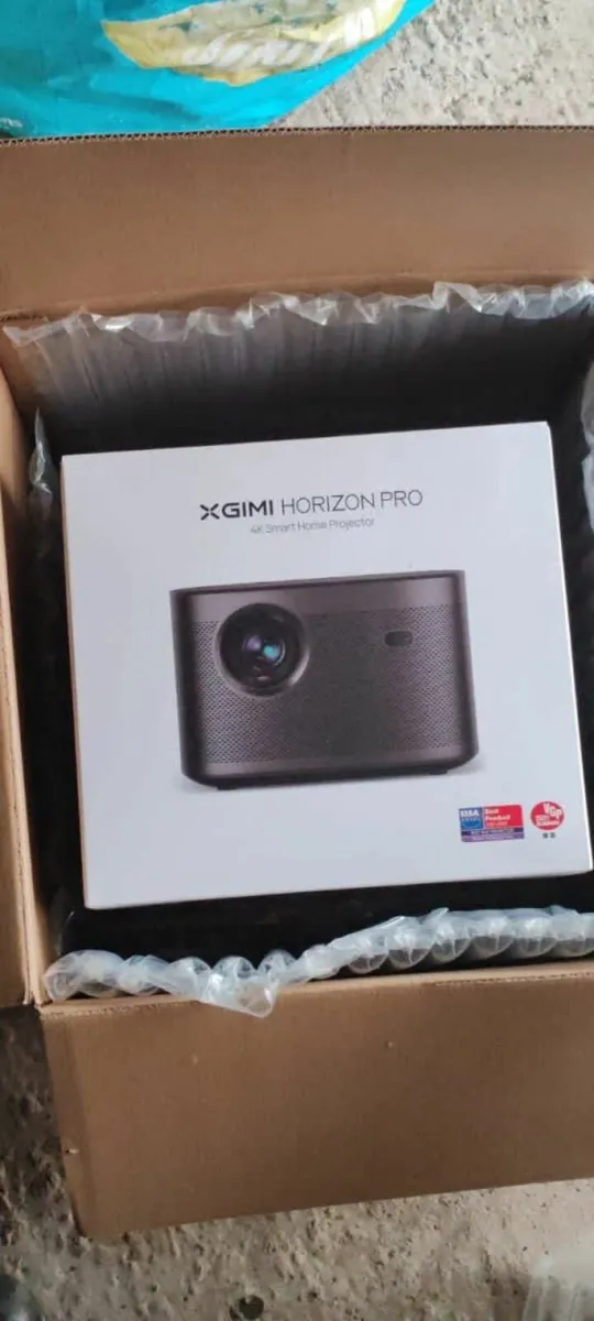 XGIMI Horizon Pro 4k HDR Smart Projector - Image 1
