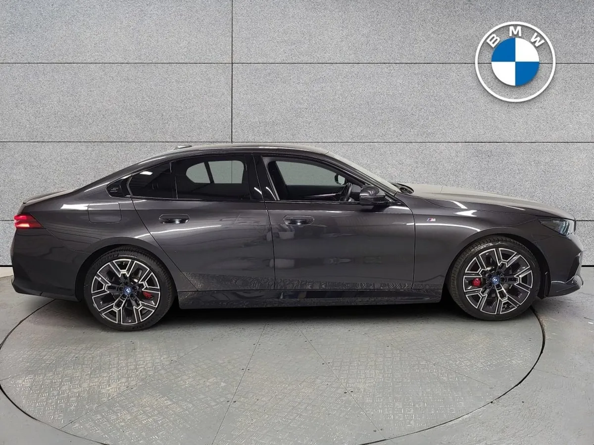 BMW 5 Series 530e M Sport Pro Saloon - Image 4