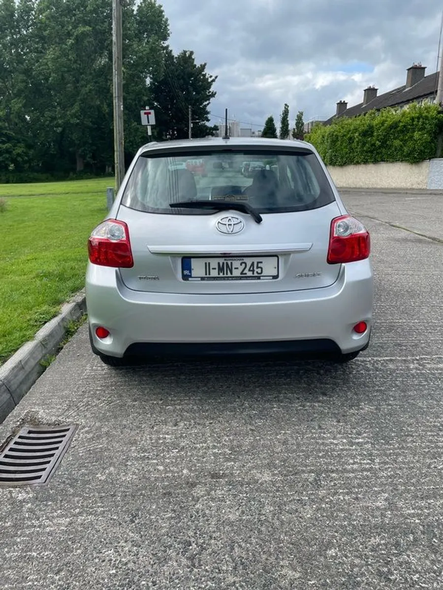 2011 Toyota Auris - Image 2