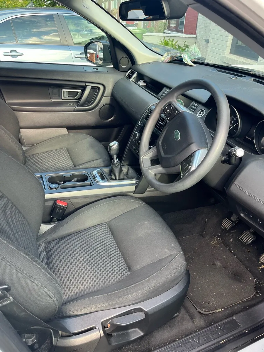 Land Rover Discovery Sport - Image 4