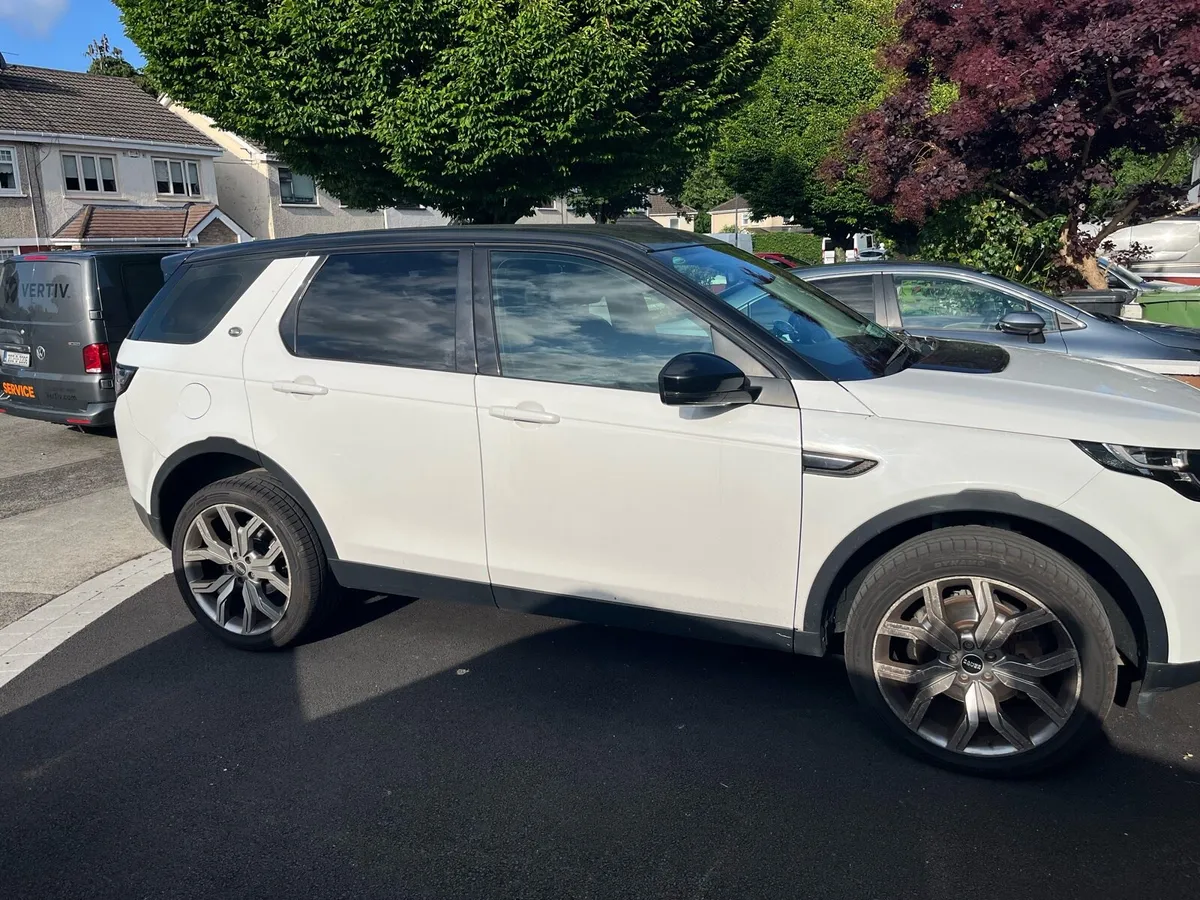 Land Rover Discovery Sport - Image 2