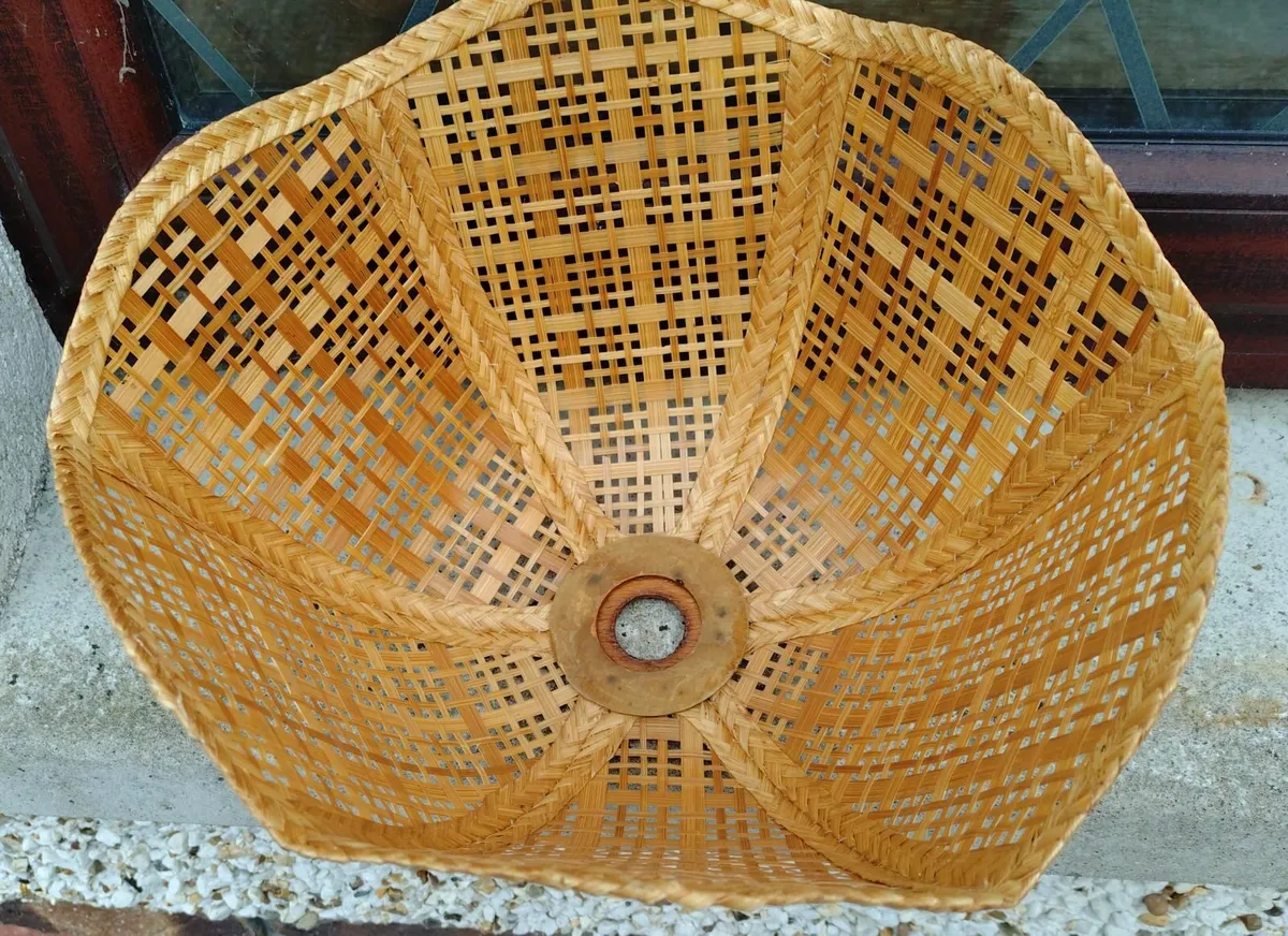 WICKER LAMP SHADE (USED). - Image 4