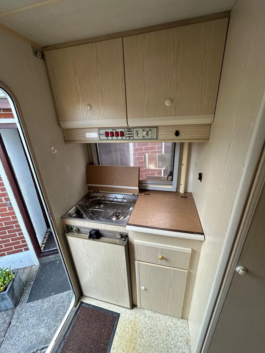 FORD TRANSIT RIVIERA 5 berth motorhome - Image 3