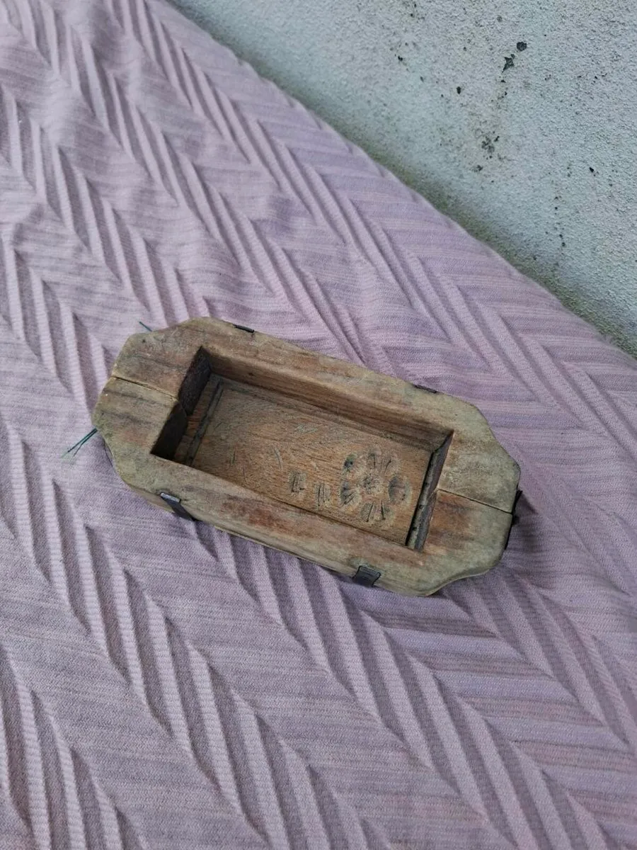 Antique wood butter mold postage possible - Image 1