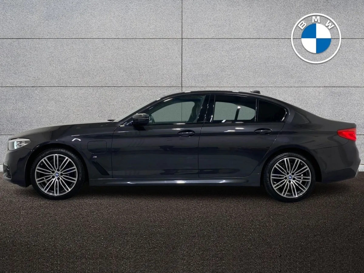 BMW 5 Series 530e M Sport Iperformance Saloon - Image 4