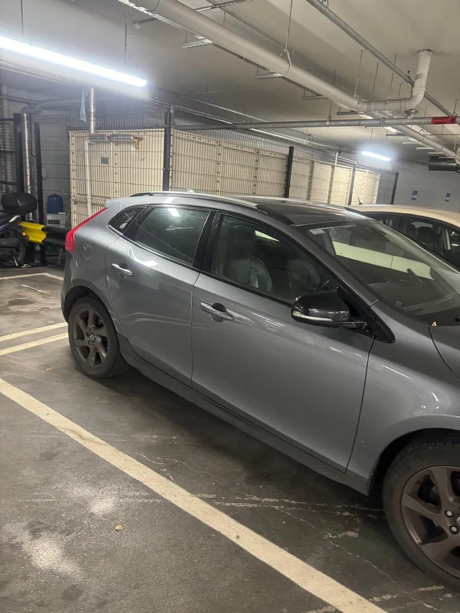Volvo V40 Cross Country 2014 - Image 2