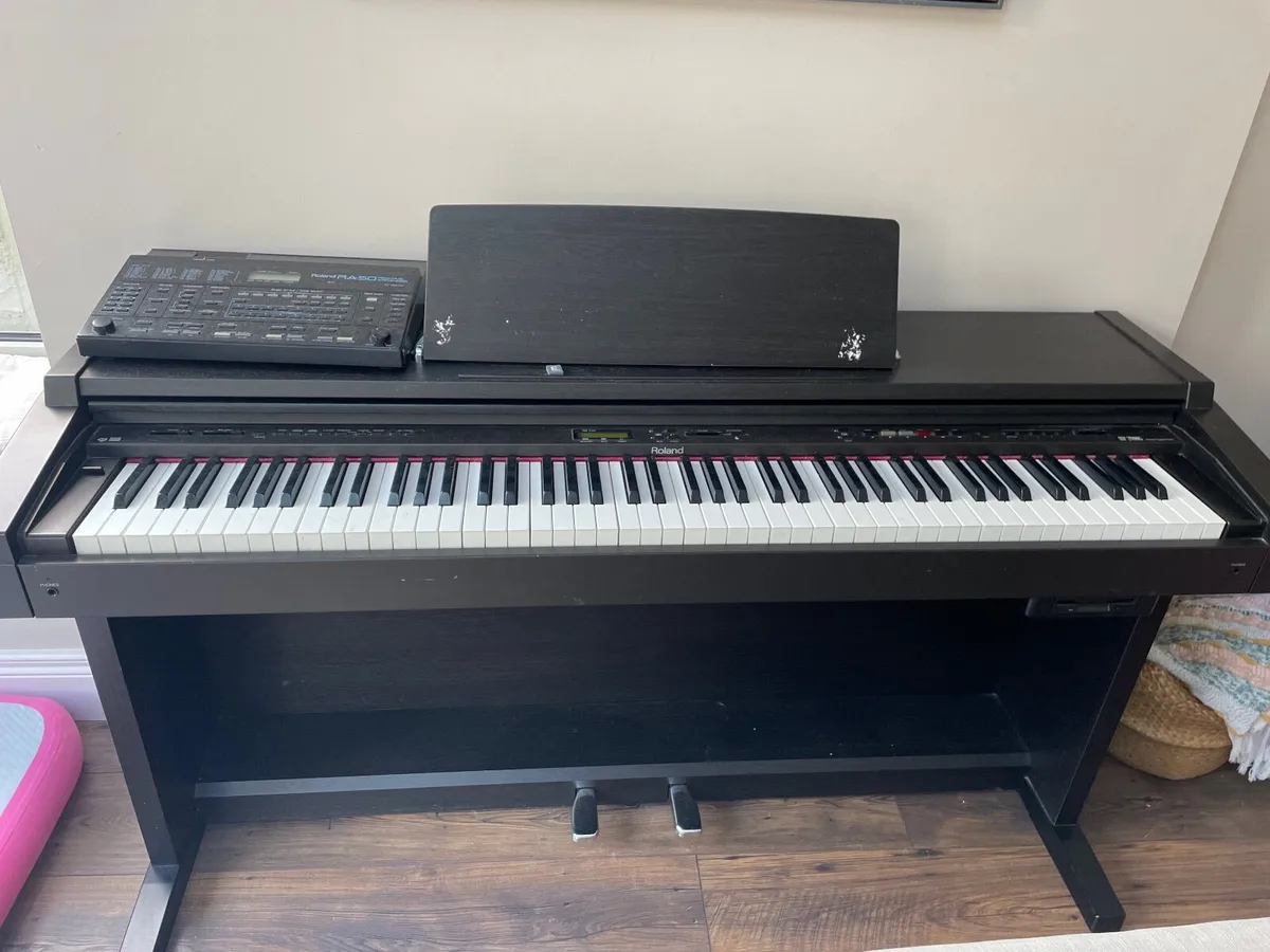 Roland electric piano - Image 1