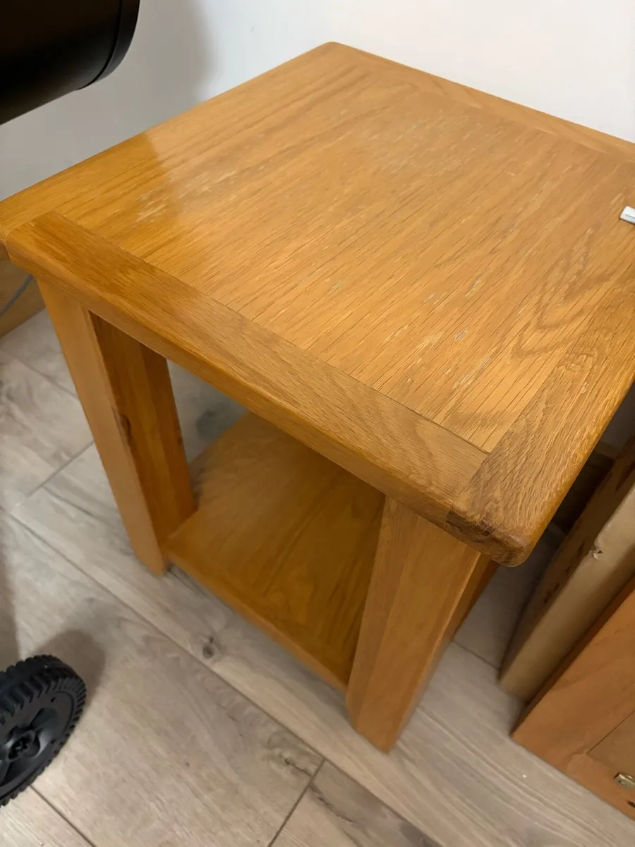 2 Oak side tables - Image 1