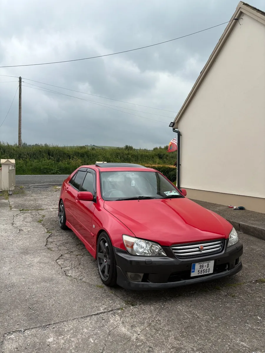 Lexus IS200 - Image 2