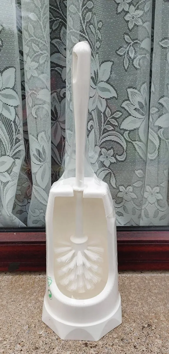 3 PLASTIC TOILET BRUSHES & HOLDERS (BRAND NEW). - Image 3