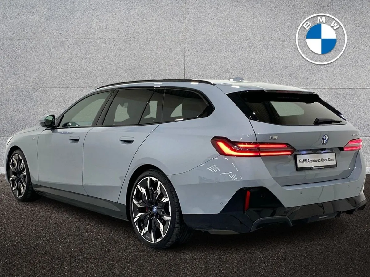 BMW i5 Edrive40 M Sport Pro Touring - Image 3