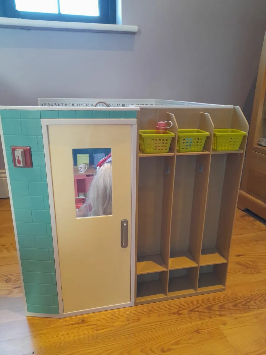 My Generation Doll Schoolhouse and Dolls - Image 3