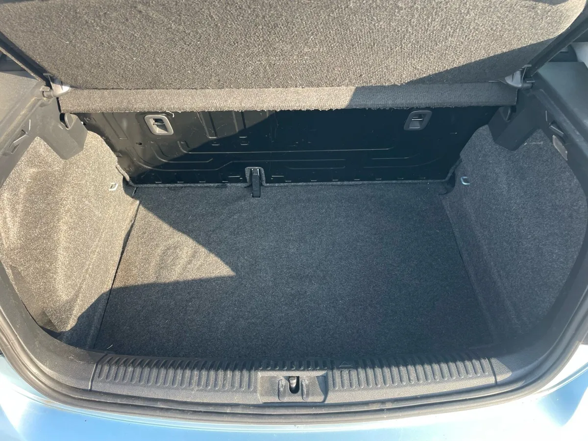 Volkswagen polo - Image 4