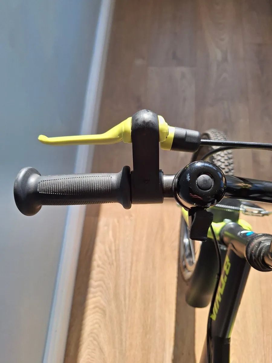 Child bike in as new condition - Image 2