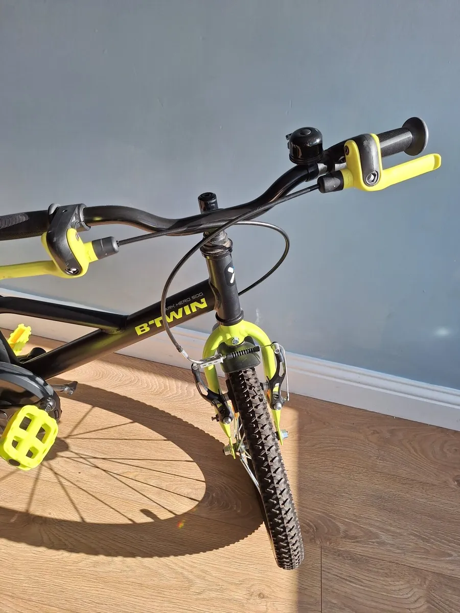 Child bike in as new condition - Image 3
