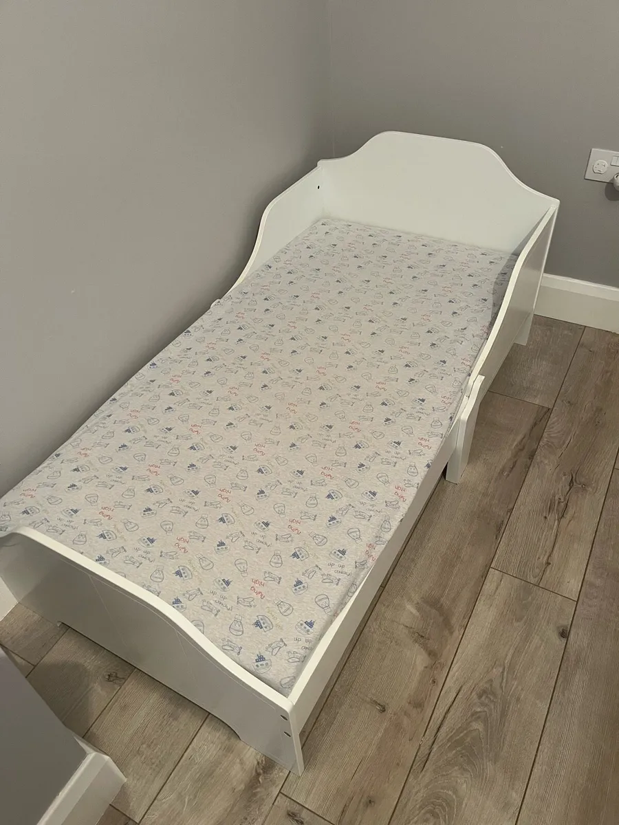 Bed - Image 1