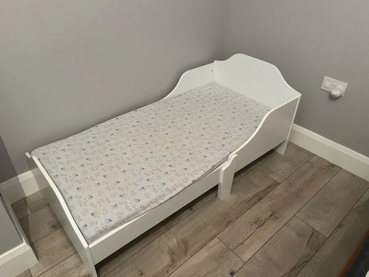 Bed - Image 2